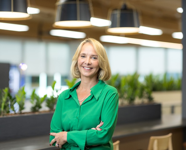 lindsay-underwood-professional-headshot