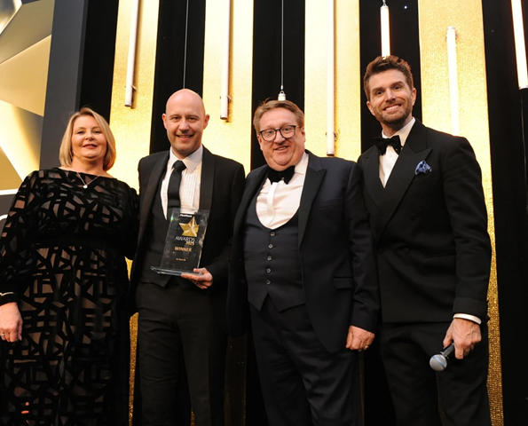 sg-fleet-team-with-fleet-news-hosts-accepting-award-on-stage