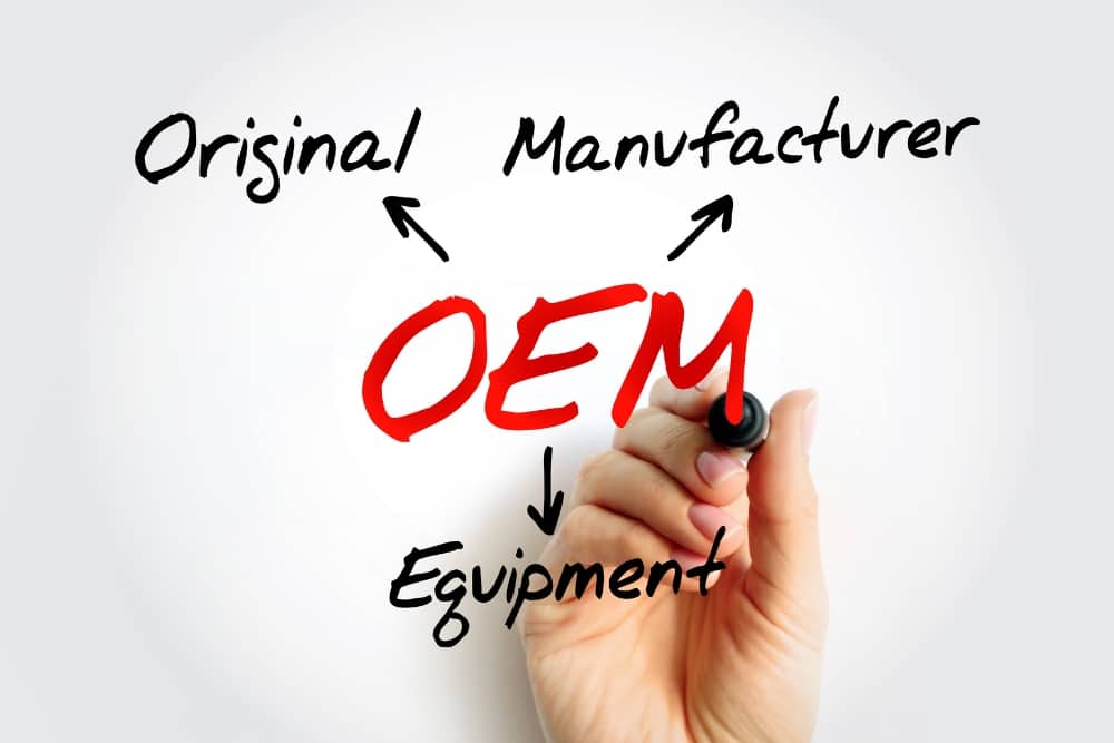Handwriting the term OEM with arrows showing original equipment manufacturer, linked to car parts and car manufacturing.
